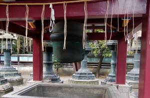 Ueno Toshogu Shrine - Courtyard Serene, Towers Watchful, Carved Pillars and Painted Roofs, Picturesque and Spiritually Elegant