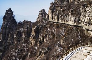 Baishishi Mountain: Home to China’s Longest and Highest Glass Bridge – ‘The Road in the Sky’