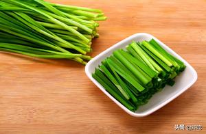 Du Fu said, night rain cuts spring chives, early third month, is the best season to eat chives