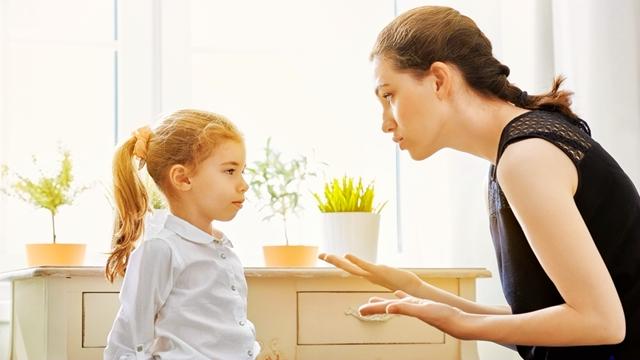 「你的育儿经」孩子犯错时，低情商妈妈才会不停地和孩子讲道理，聪明家长这样做