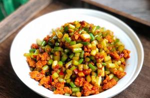 Nutritious and Delicious, Double the Flavor, Simple Garlic Sprout and Meat Recipe, Seasonal and Timely