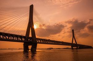 How Beautiful is Wuhan: The Charm of Chu River City