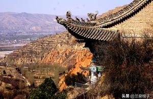 Buddha’s Return Temple on Purple Cloud Mountain Cliff
