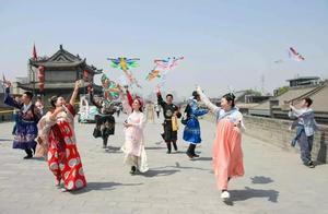 This Spring, Xi'an City Wall and Kites Make a Promise!