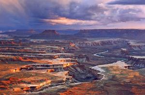 In Utah’s Dinosaur Country, Tracing the Footprints of Ancient Dinosaurs – A Gold Rush for Dinosaur Enthusiasts