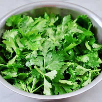 #一起加油，我要做A+健康宝贝#粉蒸芹菜叶