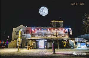 Supermoon at Yuegua Spring Town in Dunhuang Captivates and Delights