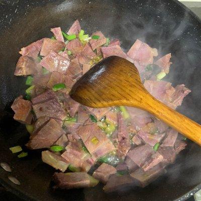 冬天吃土豆胡萝卜炖牛肉，暖身又暖心