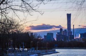 Wind sweeps across the clouds, the Beijing sky is stunning this evening