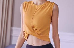 A good yoga outfit can transform your yoga practice into a pleasure.