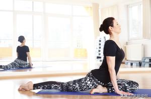 Top Yoga Poses for Mature Women: 1 Month to Feel Sensual and Vibrant