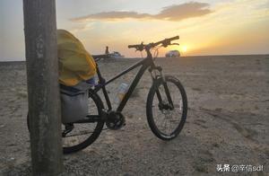 Cycling Xinjiang: Bought a Watermelon by the Roadside, But the Vendor Refused to Cut It for Us