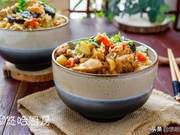 The refrigerator is completely cleaned, all ingredients are thrown into the pot to make a rice dish, and it didn't disappoint.