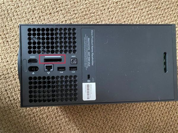 太平洋电脑网▲Xbox Series X背部神秘接口功能曝光 专用存储扩展位