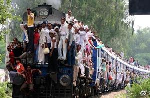 Are People Really Standing on the Roof of Trains in India?