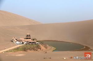 Dunhuang: Singing Sand Mountain and Crescent Spring in Blossom