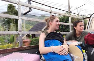Chinese Girls Travel to Laos, Accommodation is Half as Cheap as for Dutch People