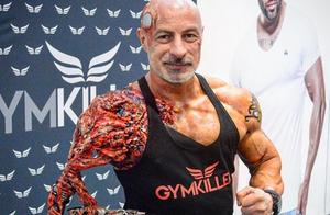 45-Year-Old One-Armed Fitness God: His Muscle State Rivals Anyone, Relying on a 'Belt'