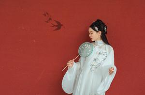 Five Sentences from the Buddha to Women: Great Compassion is Without Tears, Great Enlightenment is Without Words, Great Laughter is Silent [Zen Wisdom]