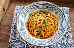 Actually, lotus root tastes better when cooked this way! Teaching you how to make crispy, delicious spicy lotus slices – one plate is never enough!