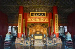 What was the emperor's room like in the Forbidden City? There were actually 27 beds – Forbidden City Tour (Part 4)