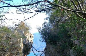 Chain Scarp by the Yangtze Three Gorges