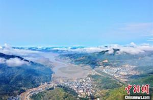 Xiapu, Fujian: Cloud Seas Surround Mountains, Dreamlike and Illusionary