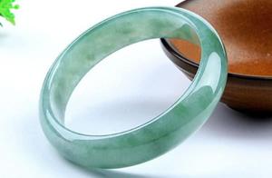 Psychology: Which Jade Bracelet Do You Think Is Most Valuable? Determine if You'll Be a Worrywart or a Pleasure-Seeker