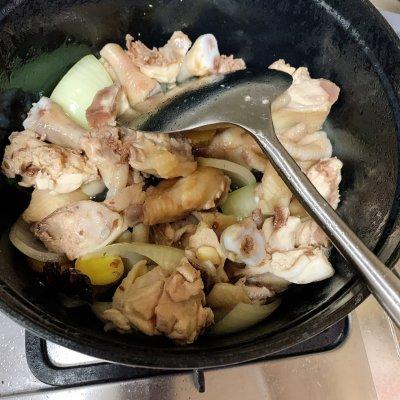 告诉你3个诀窍，在家也能做出一盘地道鲜嫩的铁锅鸡