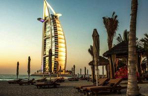 Visiting Dubai: The scenery is truly the Persian Gulf, and in Dubai you can get a more direct sense of it.