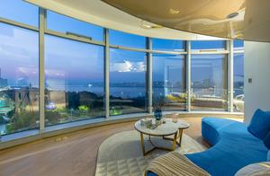 Riverside B&B with 270-Degree Panoramic Windows – West Lake and Evening City Views