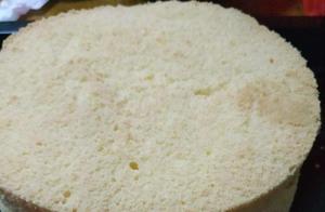Six-Inch Macaron Sponge Cake