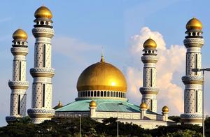 Due to the celebrity idol, the country became known, everything is under the King's control, all attractions are free