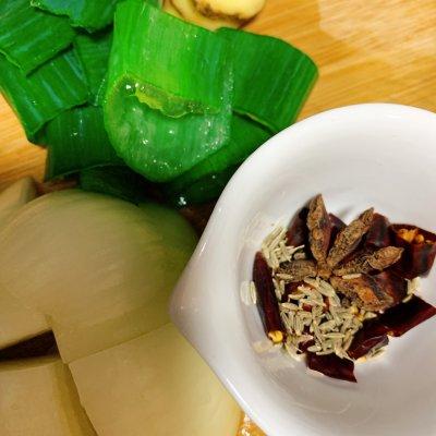 告诉你3个诀窍，在家也能做出一盘地道鲜嫩的铁锅鸡