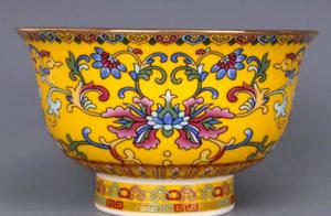 Psychology: Which Bowl Do You Want to Eat From to Determine How Much Money You'll Catch This Year?