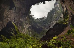 World's Largest Cave, Accommodating 7.2 Billion People, Receiving Only 10 Guests at a Time and Requiring One-Year Advance Booking