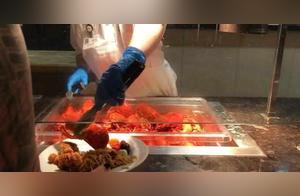 Eating Buffet in the USA, Got Only Lobster and King Crab, Completely Stunned After Finding the Price