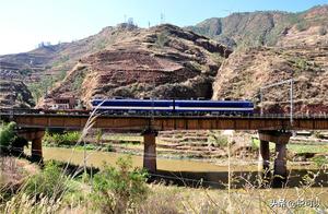 Blacking Station on the Chengdu Railway: Take the 6161/6162 Green Coaches to Experience the Slow Time of Hei Ji Ancient Town