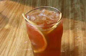 Countless Teenage Girls Queue for Two Hours for Hit Tea's Beloved Red Pomelo Drink!