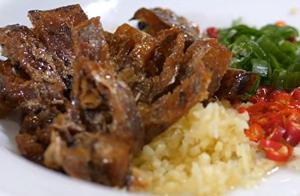 Black Bean Paste and Sardines with Lettuce - Makes Everyone's Mouth Water