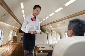 Why Do Flight Attendants Secretly Pull Down the Curtains Between First and Business Class After Takeoff? You'll Only Know After Reading This.