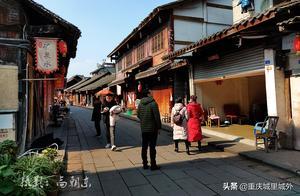 The process of exploring Xinchang Ancient Town is our experience of searching for the exquisite ruined Catholic church.