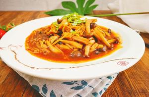 I choose gold needle mushrooms for hot pot, they are fragrant and tender, and another name is ‘Wisdom Mushrooms’.