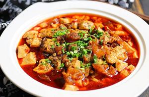 Making Mapo Tofu: Don't Directly Put It in the Pot to Stir-Fry - Learn the Authentic Method for Tender and Not Easily Crumbled Tofu