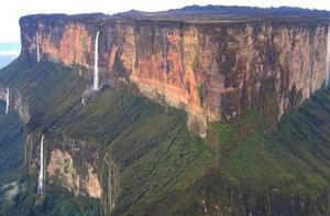 A Mountain Peak of 2810 Meters, Known as ‘The End of the World’ and Resembling Lunar Surface Features