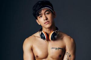 Muscular Men Who Love Speculative Trading (Leverage Trading), See This Physique - He Must Have Been Working Out a Lot, Unfortunately His Chest Isn't Well Developed