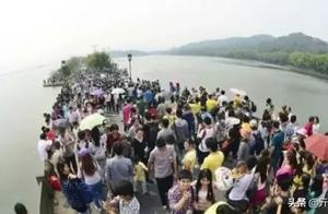 Rumored to be the Top 10 Most Crowded Tourist Attractions – Did You Fall for It?