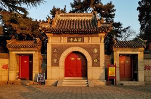 The Most Popular Temple in Qingdao City Center, with a History of Only 75 Years, is Located Two or Three Kilometers from Fusi Square