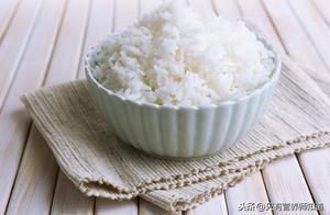 Which staple foods have low calories and are suitable for weight loss?