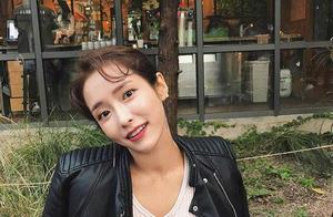 Korean Yoga Teacher, Admired for More Than Just Her Figure